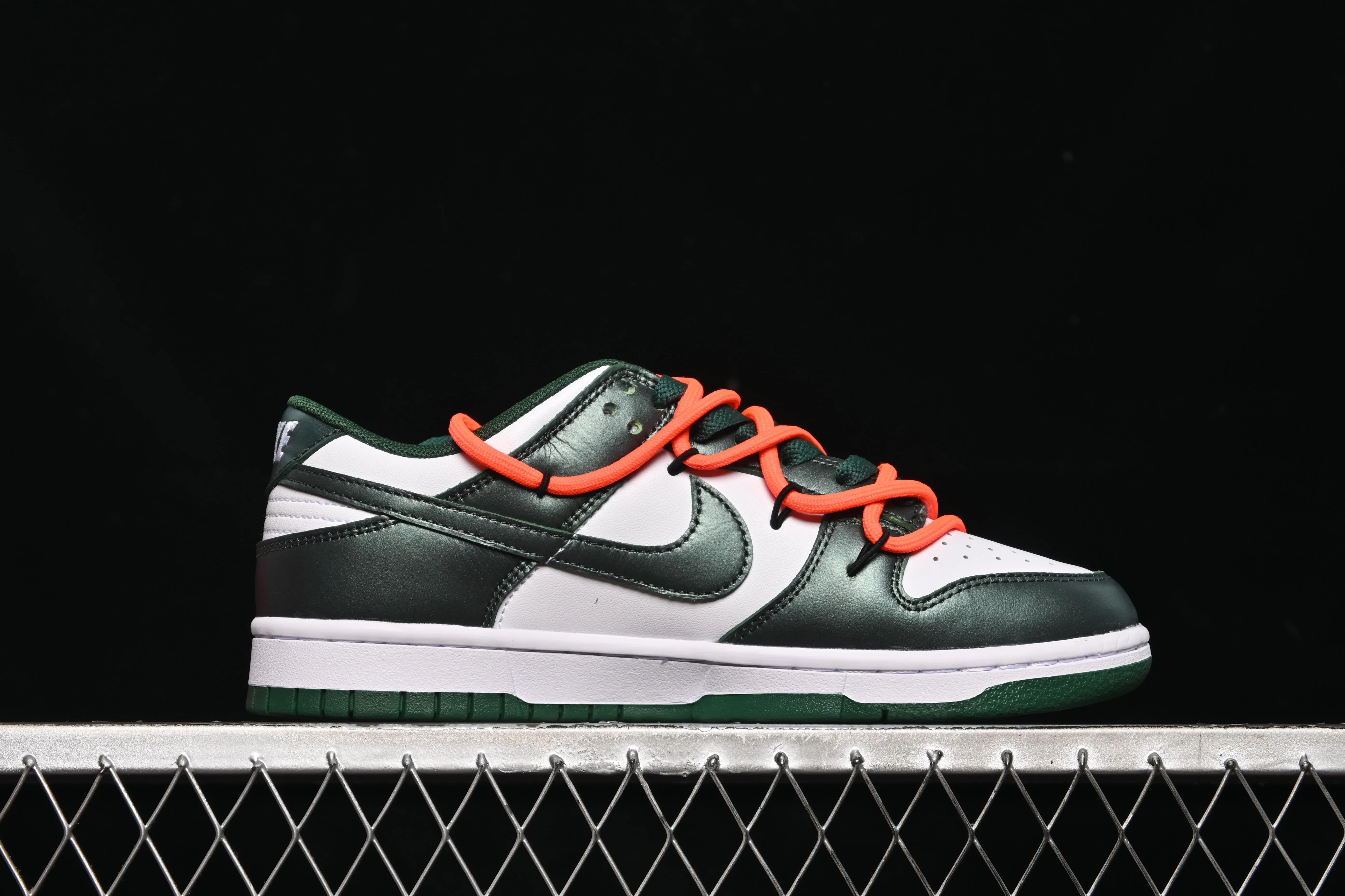 All Categories Nk SB Dunk Series Nk SB Dunk Low Low-top sneakers Nike SB Dunk Low Laser Green Straps Low-top casual sneakers DD1391-101